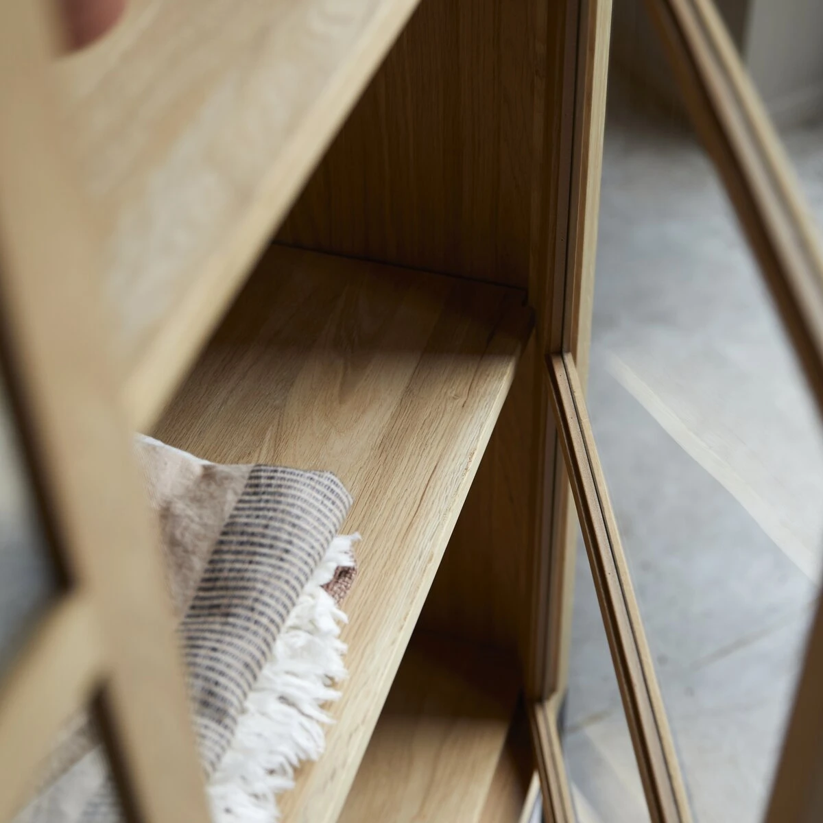 Babeth Solid Oak Tall Display Cabinet Ref. 4204 4 Babeth Solid Oak Tall Display Cabinet Ref. 4204 - Image 2