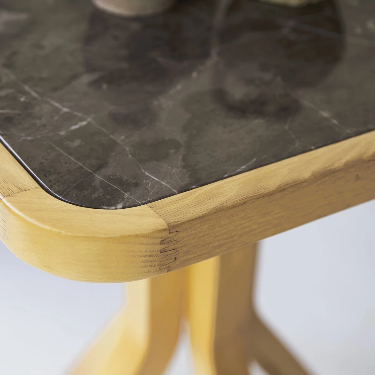 Café Crème Solid Oak And Marble Table Ref. 4182 6 Café Crème Solid Oak And Marble Table Ref. 4182 - Image 4