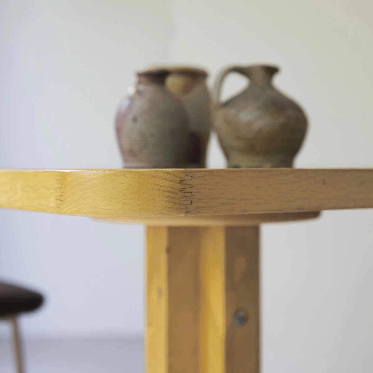 Café Crème Solid Oak And Marble Table Ref. 4182 8 Café Crème Solid Oak And Marble Table Ref. 4182 - Image 6