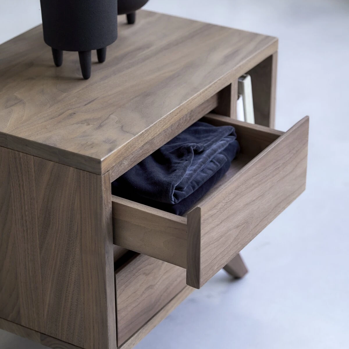 Esmée Solid Walnut Bedside Table Ref. 3983 4 Esmée Solid Walnut Bedside Table Ref. 3983 - Image 2