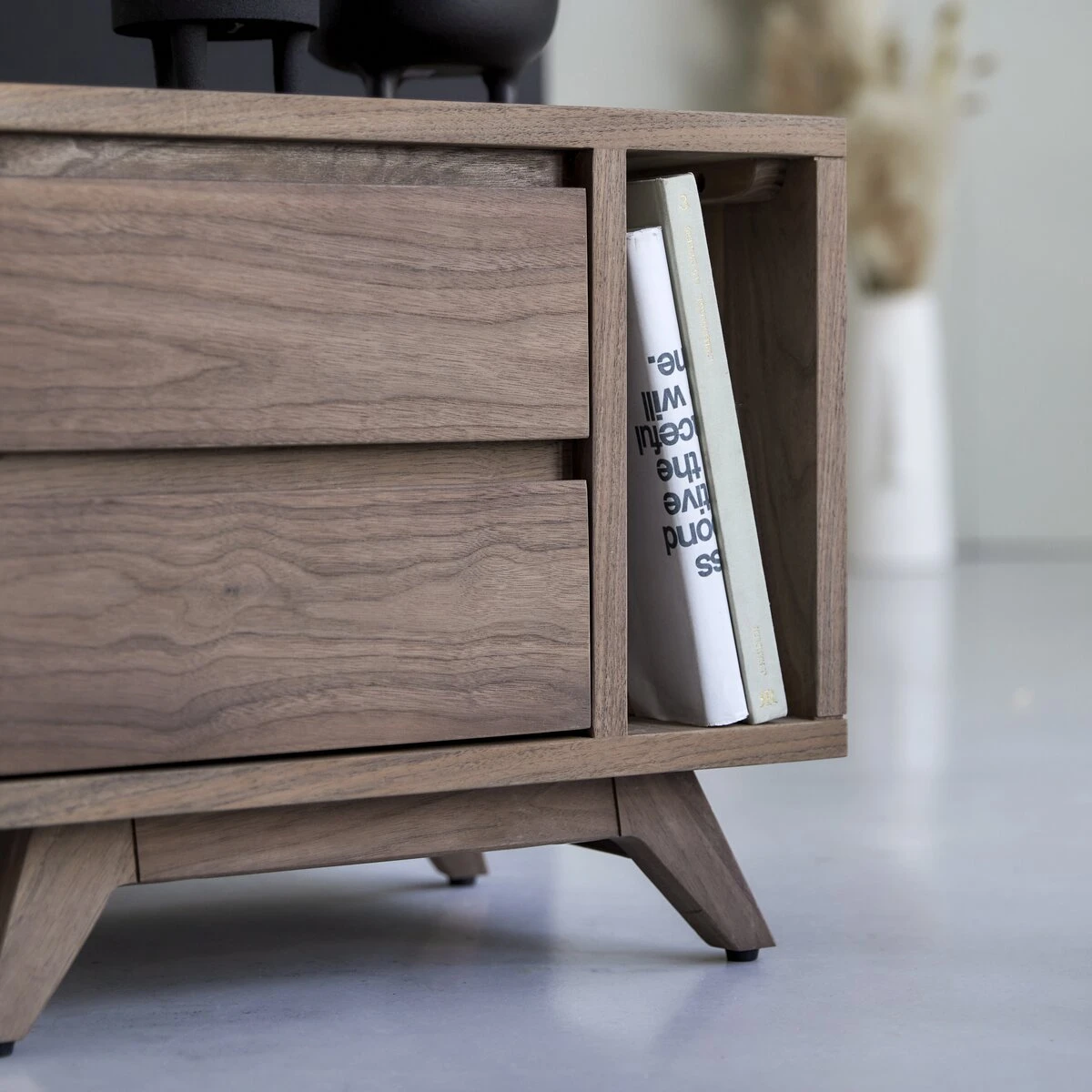 Esmée Solid Walnut Bedside Table Ref. 3983 8 Esmée Solid Walnut Bedside Table Ref. 3983 - Image 6