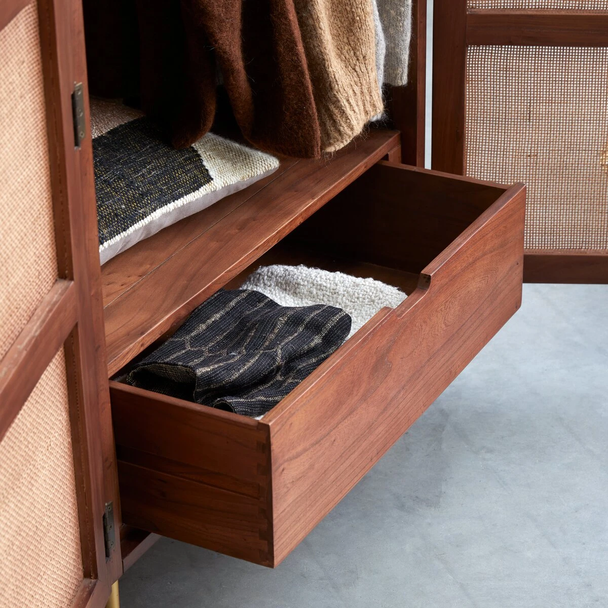 Lisbeth Elm And Canework Wardrobe Ref. 5111 6 Lisbeth Elm And Canework Wardrobe Ref. 5111 - Image 4